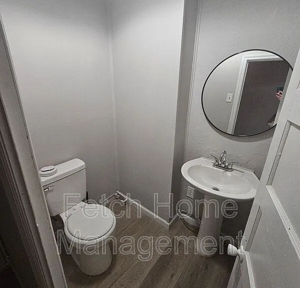 49-51 W Market St — Photo 8