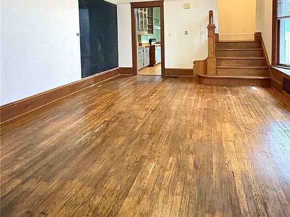 5th image of 2282 Grandview Ave