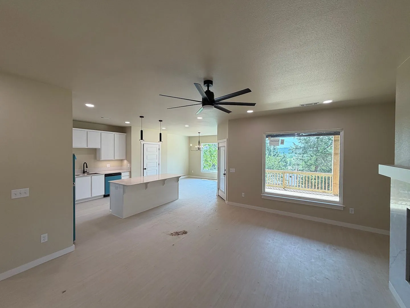 1/2 off first months rent if lease starts 9/1 — Photo 3