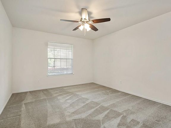 5th image of 204 Mossy Rock Dr