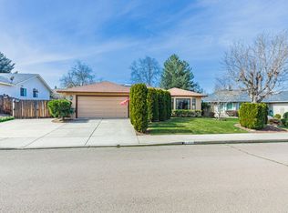 1855 Bristol Dr, Medford, OR