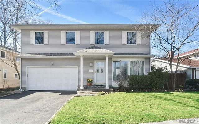 1st image of 4 Bay Dr