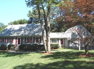 9 Temple Ter, Bedford, MA 01730