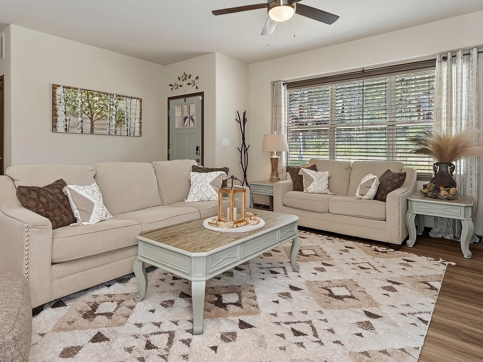 4 bed, 2501 sqft, $4,000 — Photo 4