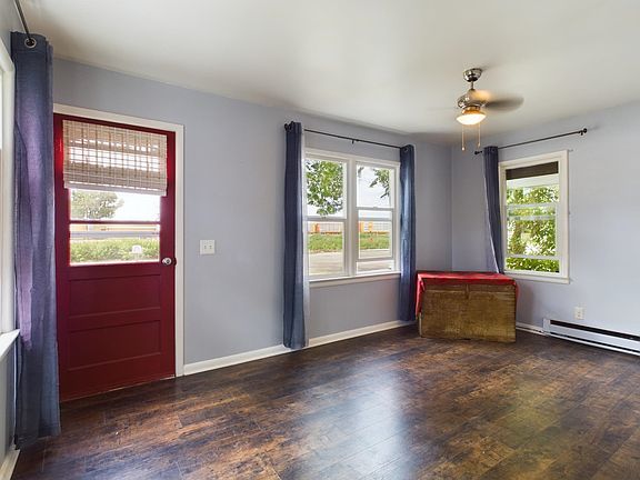 4th image of 634 4th Ave N