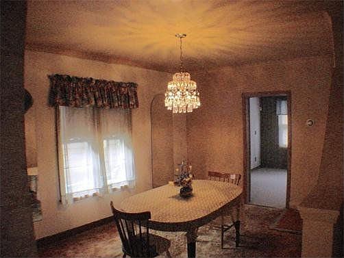 4th image of 266 Baker St E