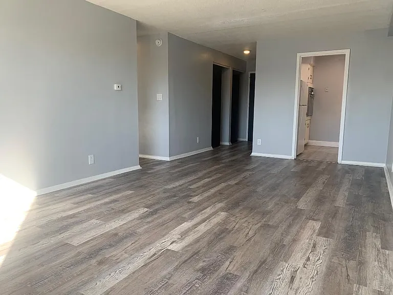 727 W Riverview Ave #405 — Photo 3