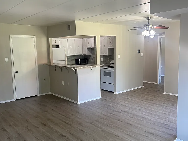 125 S Clubhouse Dr SW #7 — Photo 3