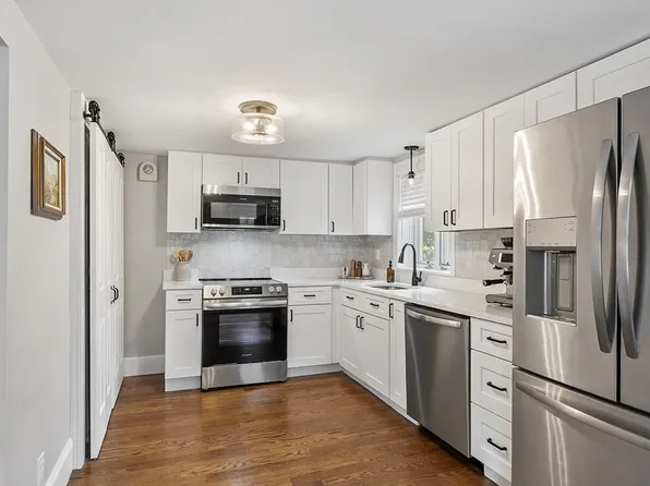 50 High St #15, Andover, MA 01810