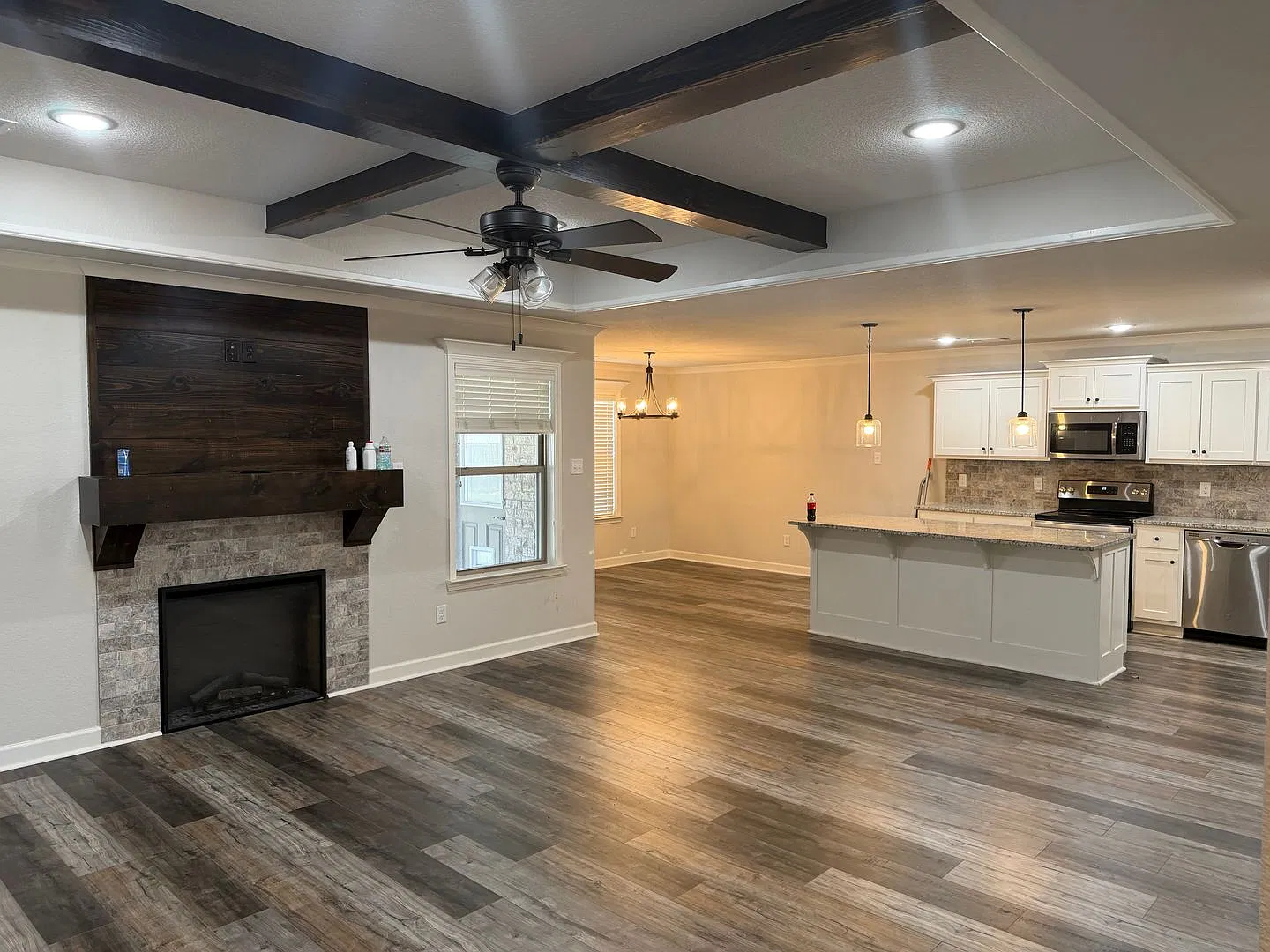 Beautifully maintained 3-Bed, 2-Bath Home with Fenced-in Backyard and Covered Patio — Photo 2