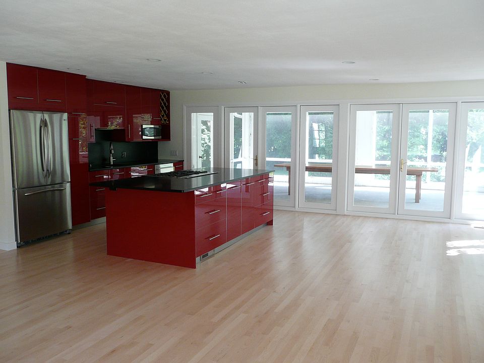 2nd image of 435 Oakview Dr