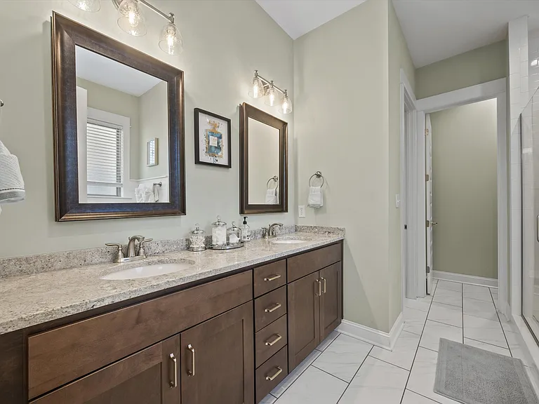 107 Poydras St — Photo 11