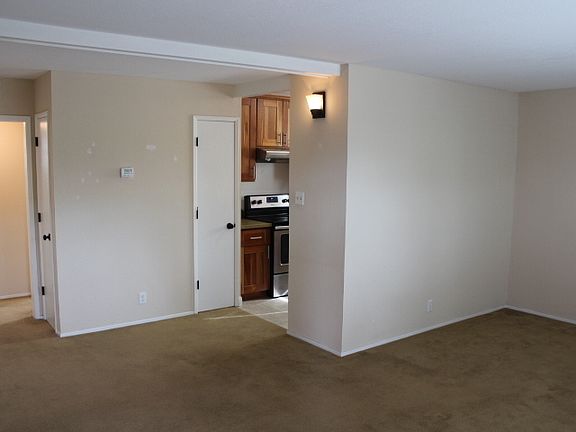 3rd image of 1501 Carmelita Ave APT 8