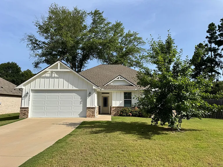 3704-3784 Cottage Park Cir — Photo 1