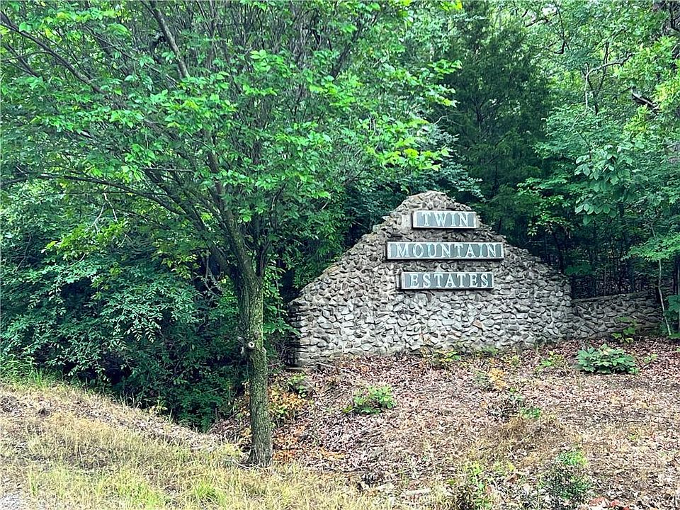 2nd image of Forest Ln