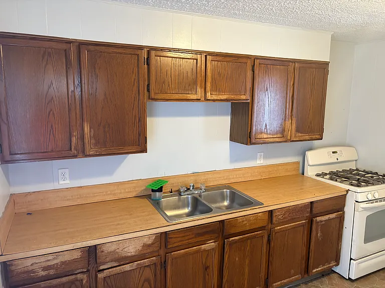 1303 Erie St S — Photo 19