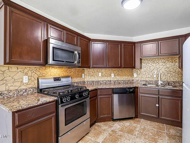 14214 Silver Point Ave — Photo 8
