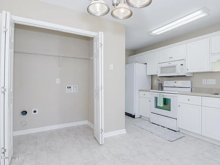 1723 Elizabeth St — Photo 13