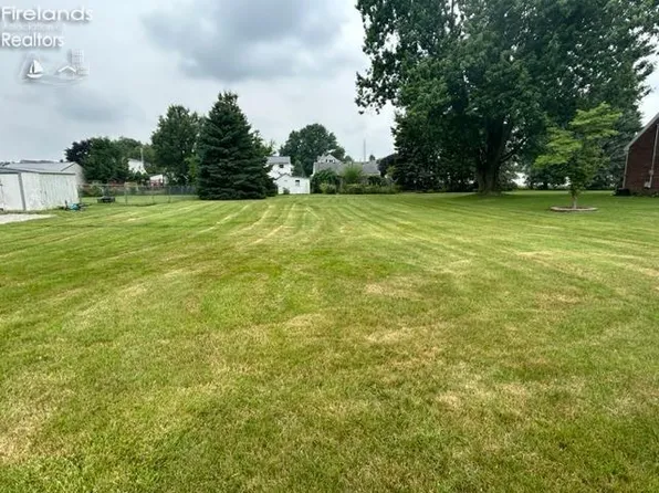 169 Sheffield St, Bellevue, OH 44811