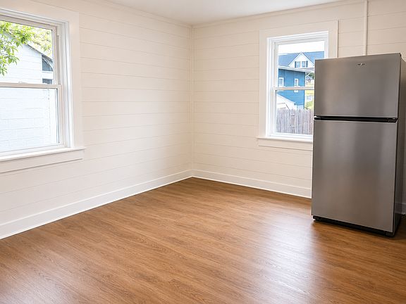 2nd image of 130 10th St #A