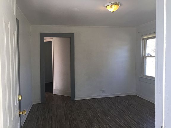4th image of 414 Centre St