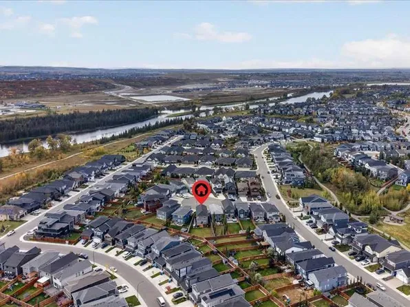32 NW Cranbrook Bay SE, Calgary, AB T3M 3C2