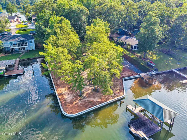 141 N Holiday Dr, Dadeville, AL 36853