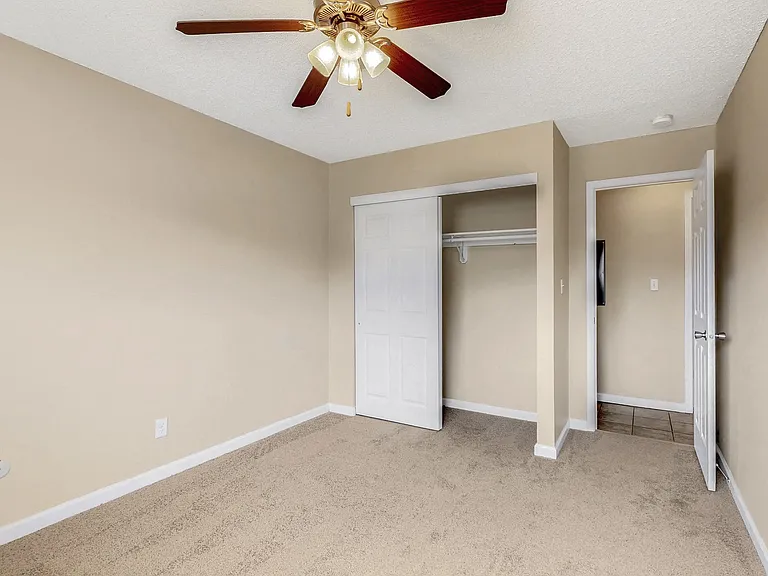 Oak Valley Apartments — Photo 67