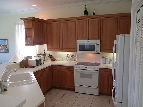 3rd image of 620 Saint Annes Ln