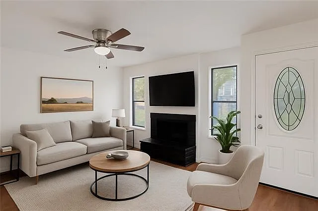 2 bed, 1.5 bath, 1100 sqft, $1,600 — Photo 3
