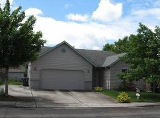 3889 Pinyon St, Springfield, OR 97478