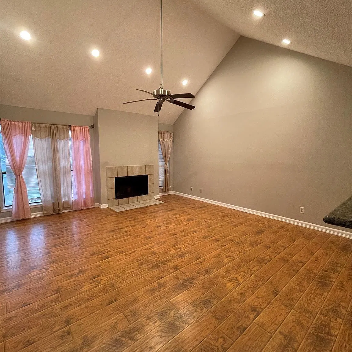2 bed, 2.0 bath, 1191 sqft, $1,600 — Photo 4