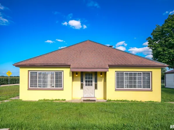 95 N Brebner Ave, Farmington, IL 61531