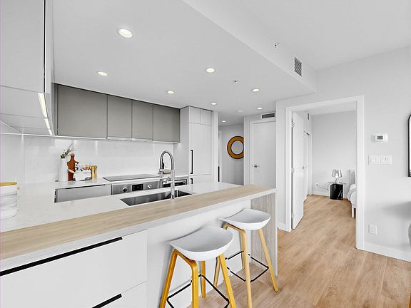 5th image of 567 Emerson St #19XX