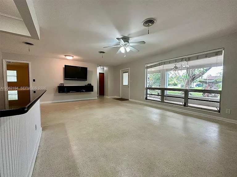810 NW 8th Ave — Photo 5