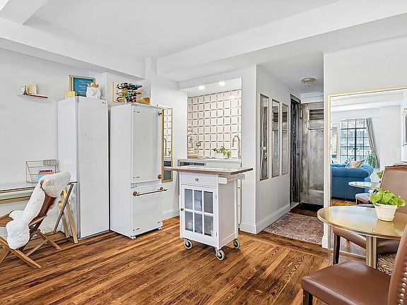 3rd image of 320 E 42nd St APT 707