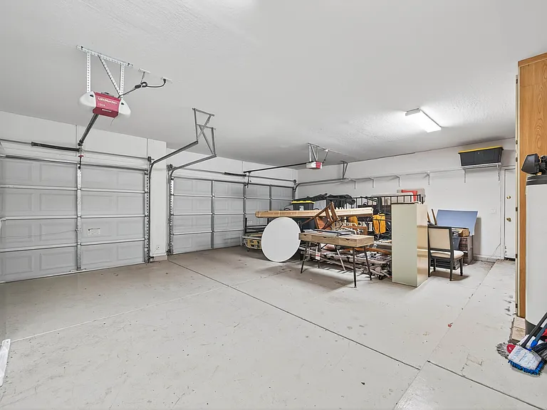 2433 W Ellis St — Photo 12
