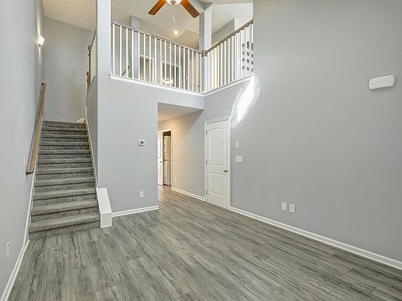 3rd image of 914 Harold Lee Dr
