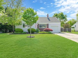 123 Arbour St, West Islip, NY 11795