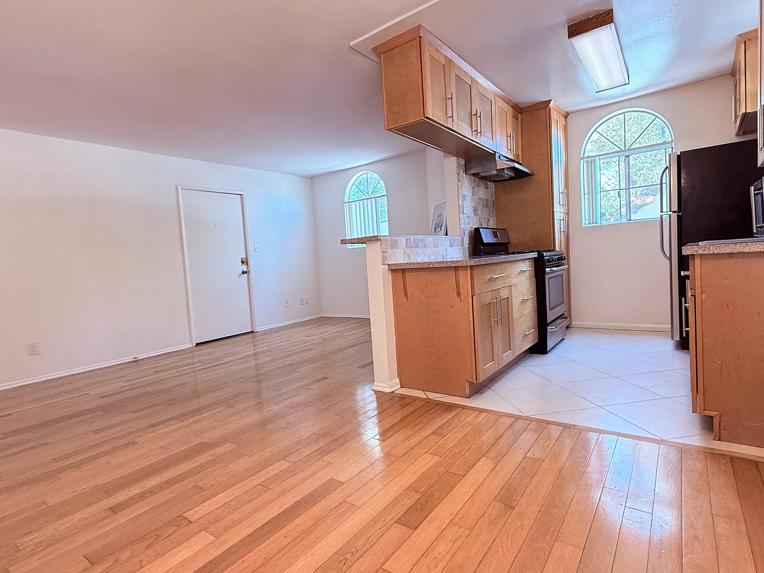 2 bed, 850 sqft, $3,195 — Photo 4