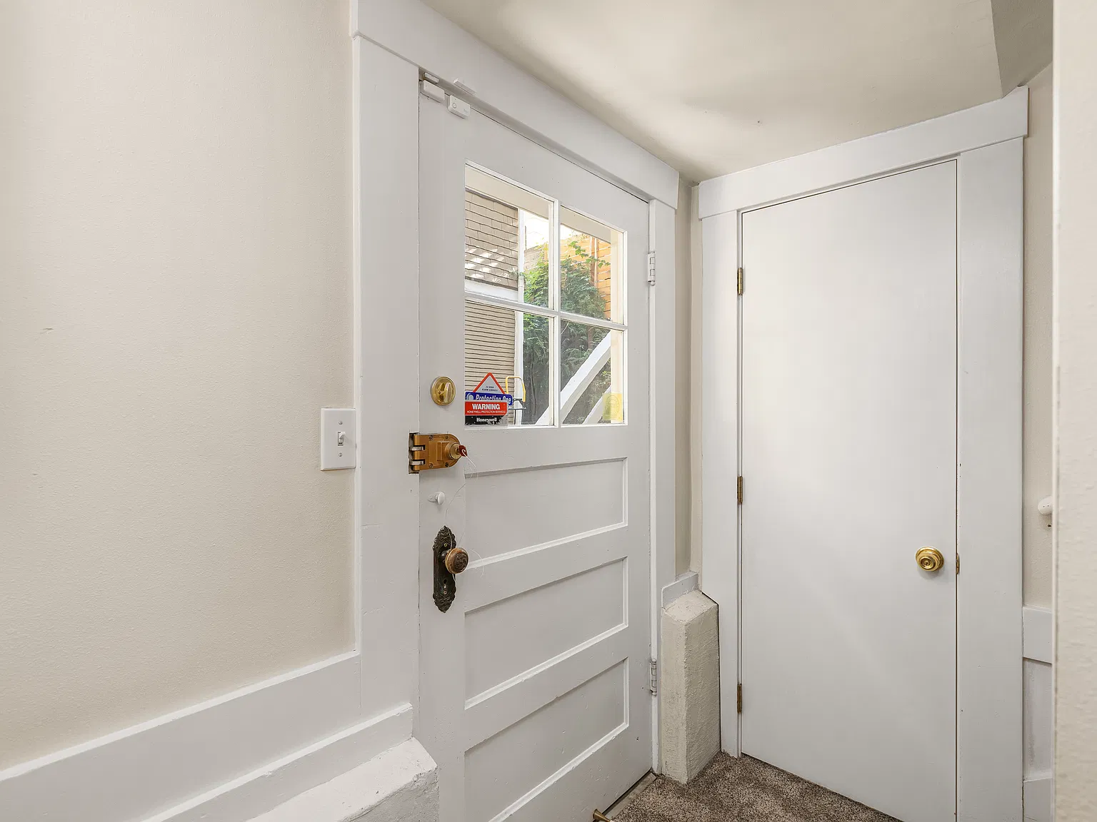 1 bed, 1.5 bath, 915 sqft, $1,300 — Photo 3