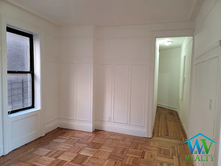 2463 Valentine Ave #E4 — Photo 2