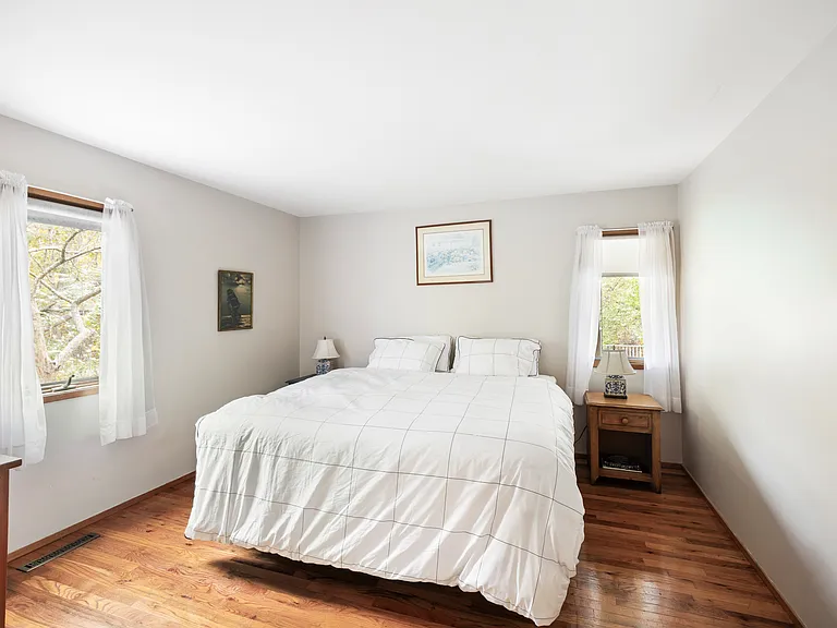 46 S Davis Ave — Photo 10