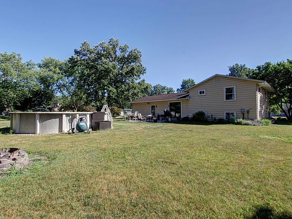 2nd image of 56870 Pinecrest Dr