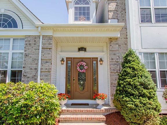 2nd image of 110 Sugarbush Ct