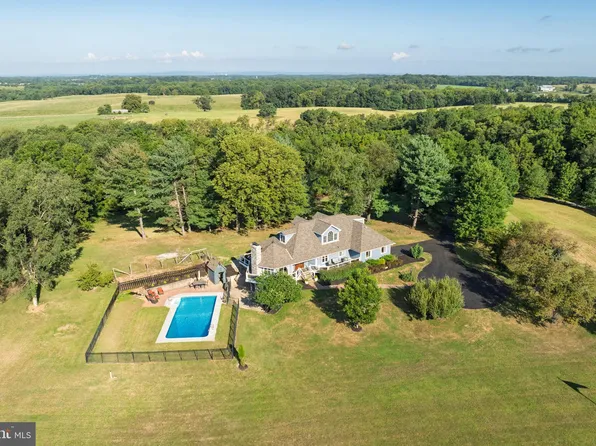 407 Engle Molers Rd, Harpers Ferry, WV 25425