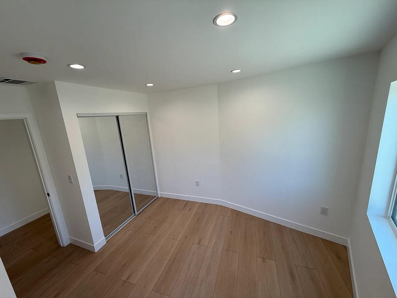 3 bed, 1100 sqft, $3,400 — Photo 4