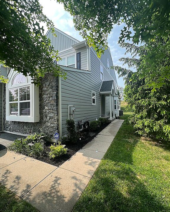1st image of 310 Donna Dr
