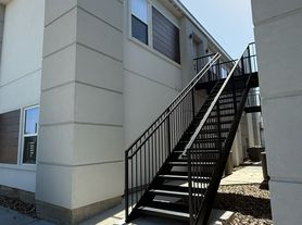 901 E Yuma Ave