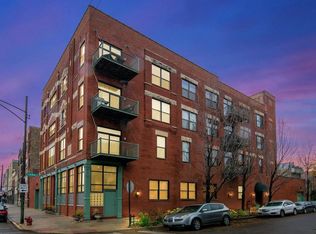 1350 W Grand Ave APT 3A, Chicago, IL 60642